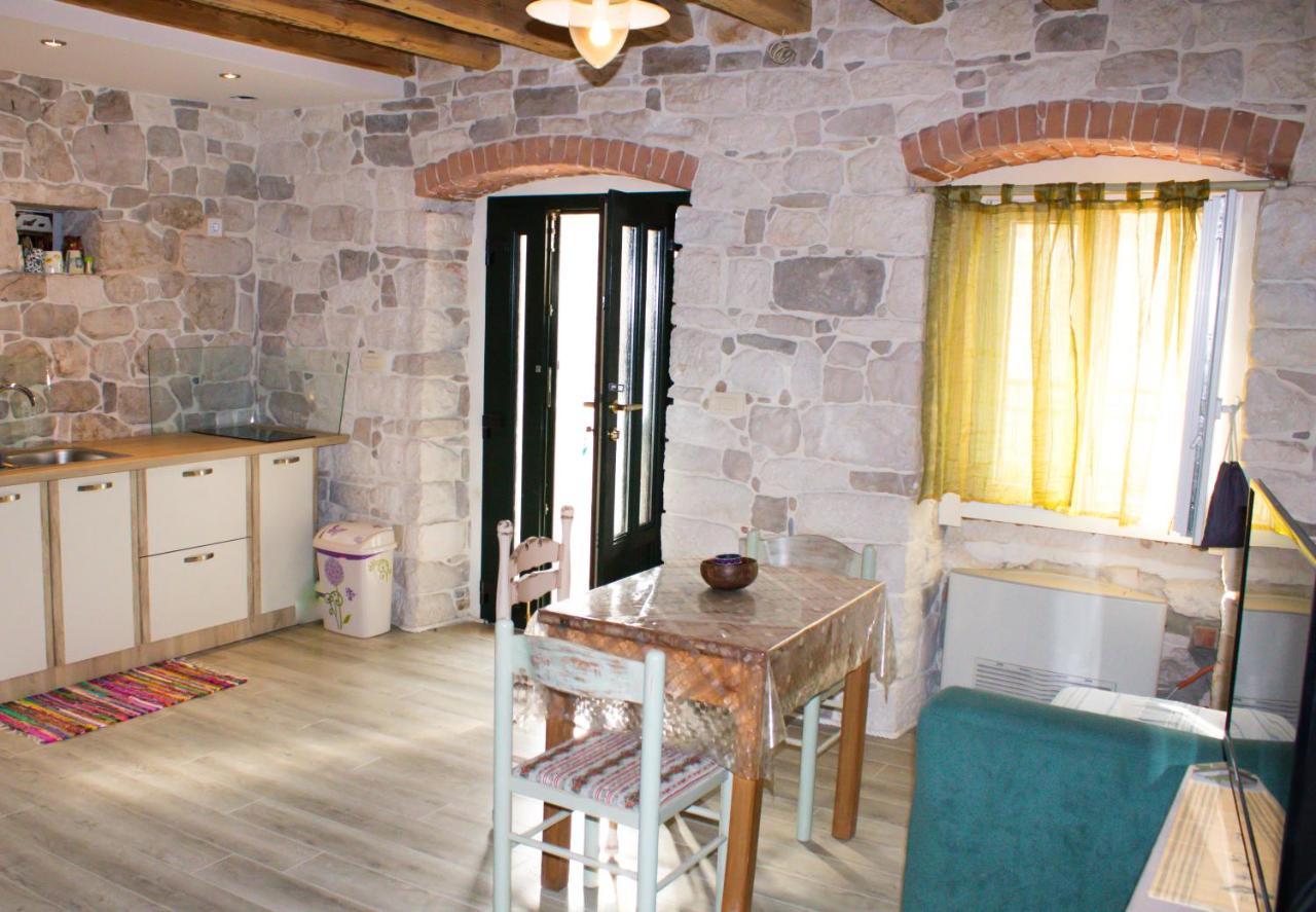 شقة House Kvin Baška Voda المظهر الخارجي الصورة